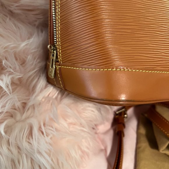 Louis Vuitton Epi Alma PM Cipango with Shoulder Strap and Dust Bag -Pristine - Picture 7 of 14